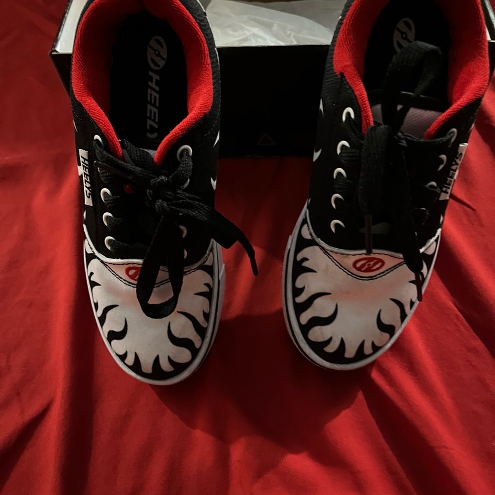 Heelys Original Wheeled Shoes - Picture 3 of 5